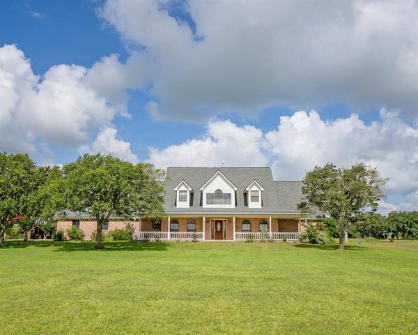 1373 County Road 214, Bay City, TX 77414