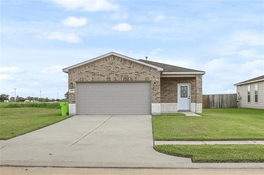 1307 Pease River LN, Rosenberg, TX 77471