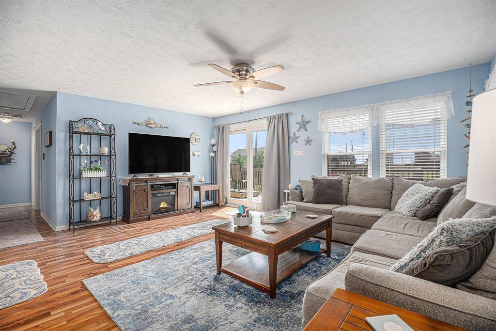 4123 7th ST, Galveston, TX 77554