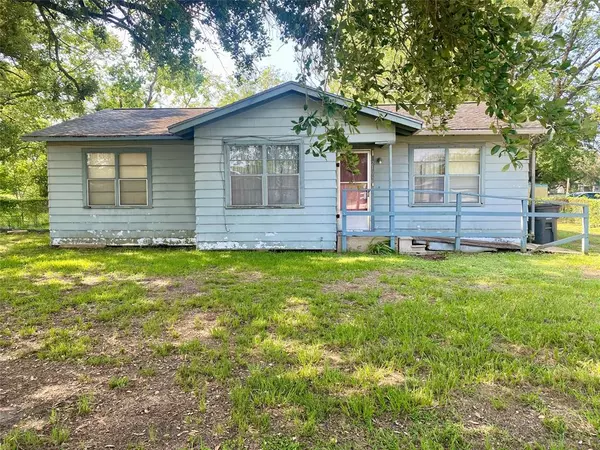 2108 Horn RD, Bay City, TX 77414