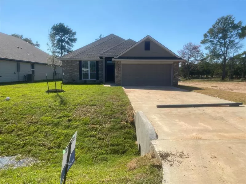 365 Shoreview DR, Conroe, TX 77303