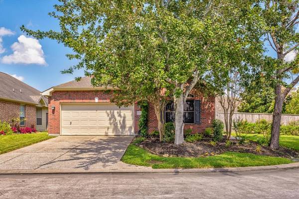 2202 E Marsala DR, Pearland, TX 77581