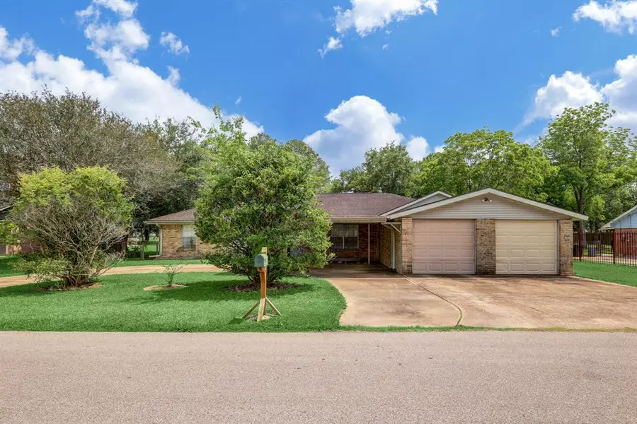 4810 Comal ST, Pearland, TX 77581