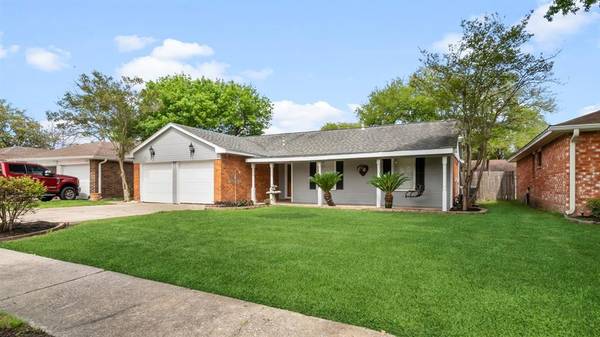 10111 Stonemont RD, La Porte, TX 77571