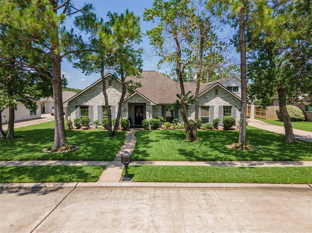 Friendswood, TX 77546,811 Hackberry LN
