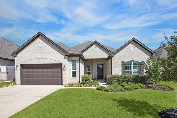 411 Hunters Crossing Dr,  Sealy,  TX 77474