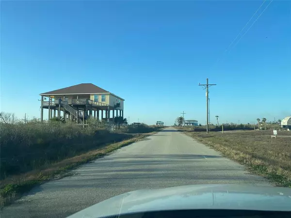 Gilchrist, TX 77617,1068 Beach Front RD