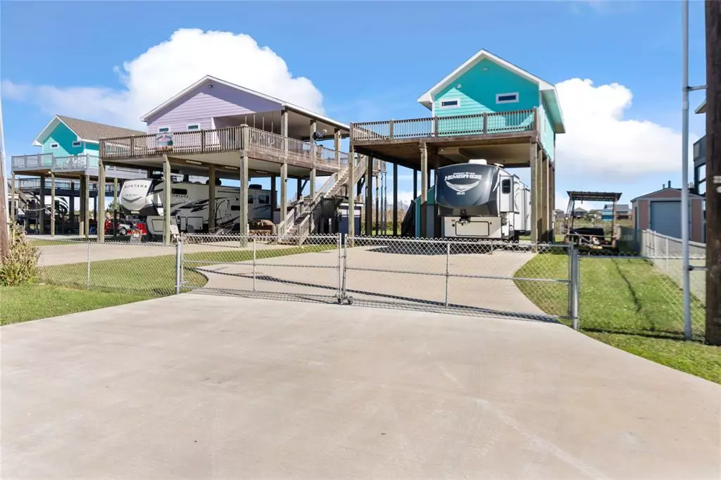 Crystal Beach, TX 77650,892 S East RD