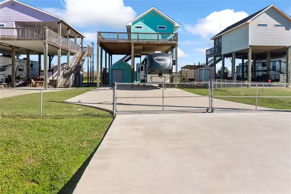 Crystal Beach, TX 77650,892 S East RD