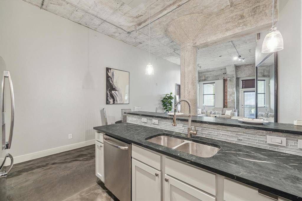 Houston, TX 77003,2323 Polk #102