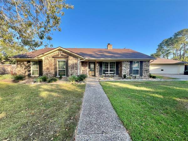 6 Oak PL, Angleton, TX 77515