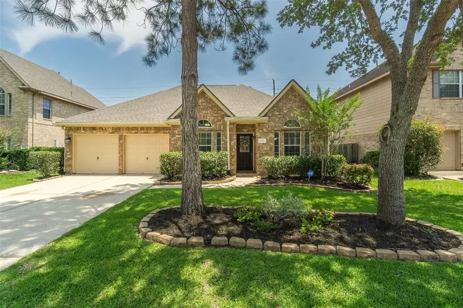 3811 Pine Lake DR, Pearland, TX 77581