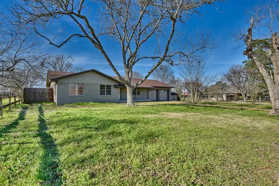 306 N Live Oak ST, Round Top, TX 78954