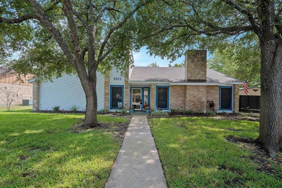 3911 Old Oaks DR, Bryan, TX 77802