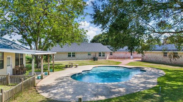 3358 County Road 172, Alvin, TX 77511