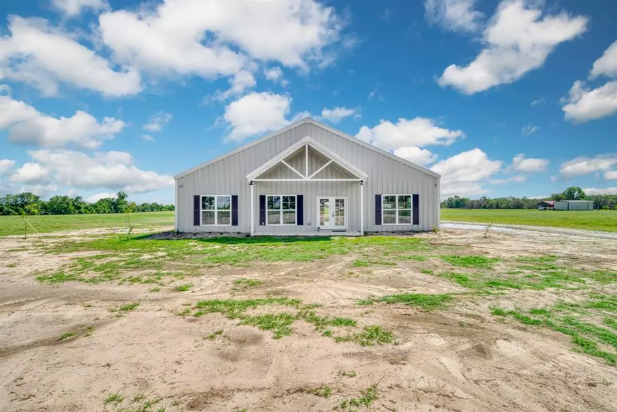 4236 Jozye RD, Madisonville, TX 77863