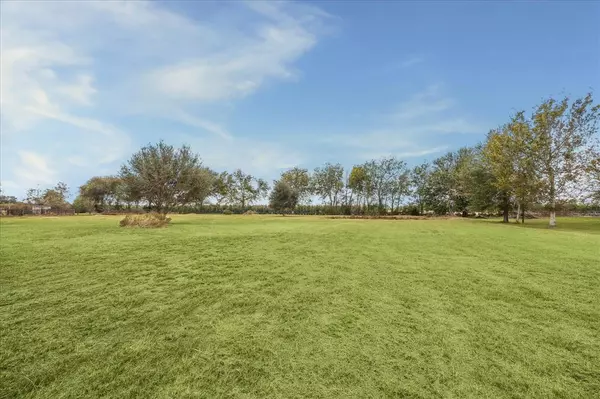 3184 Borgel RD, Sealy, TX 77474