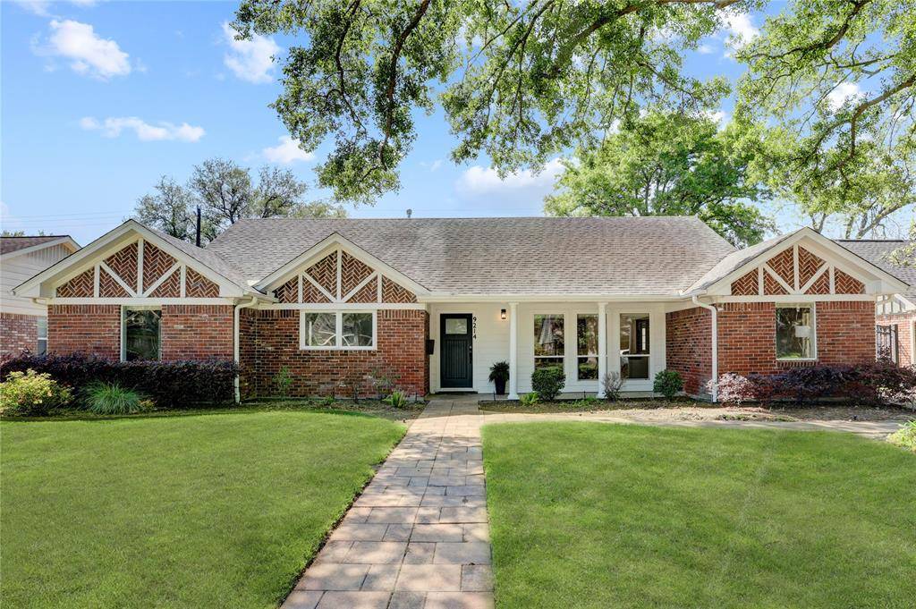 9214 Linkmeadow LN, Houston, TX 77025