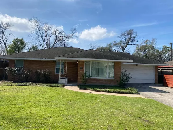 1305 Confederate RD, Houston, TX 77055