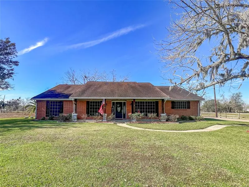 118 Country/CR 609A RD, Angleton, TX 77515