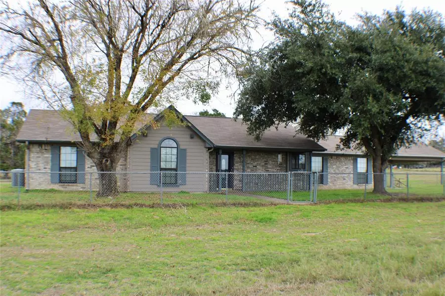 1252 County Road 106, Paige, TX 78659