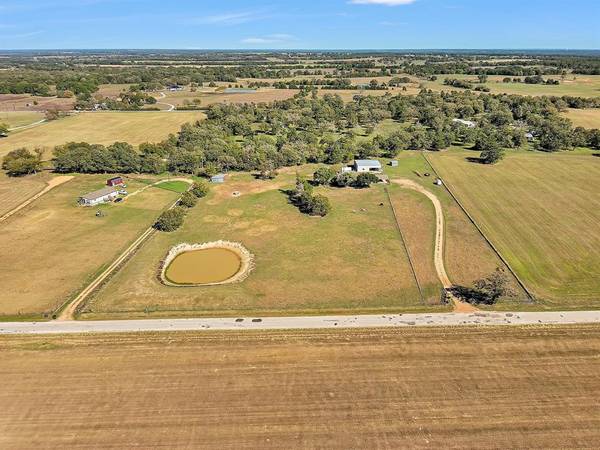 1252 County Road 106, Paige, TX 78659