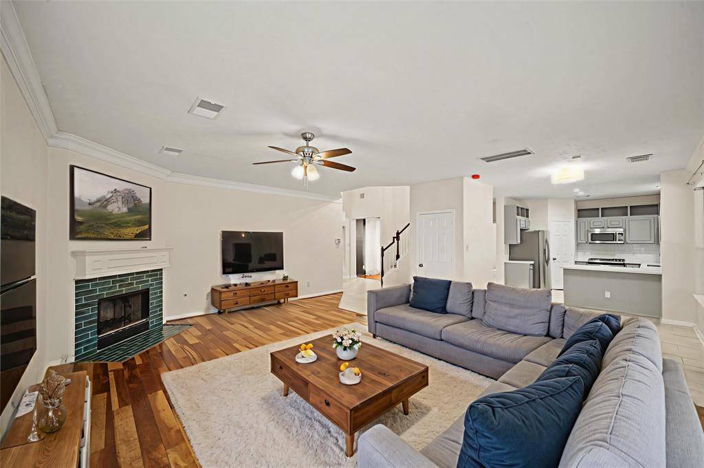 Sugar Land, TX 77479,718 Presley WAY
