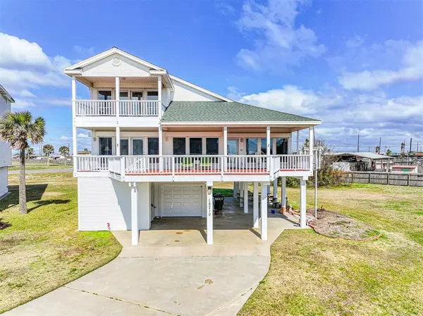 18210 E De Vaca W, Galveston, TX 77554