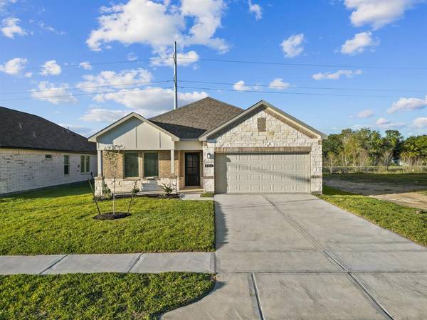 226 Eagleville DR, Alvin, TX 77511