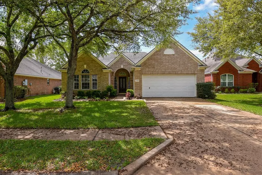 7410 Broken Oak LN, Sugar Land, TX 77479