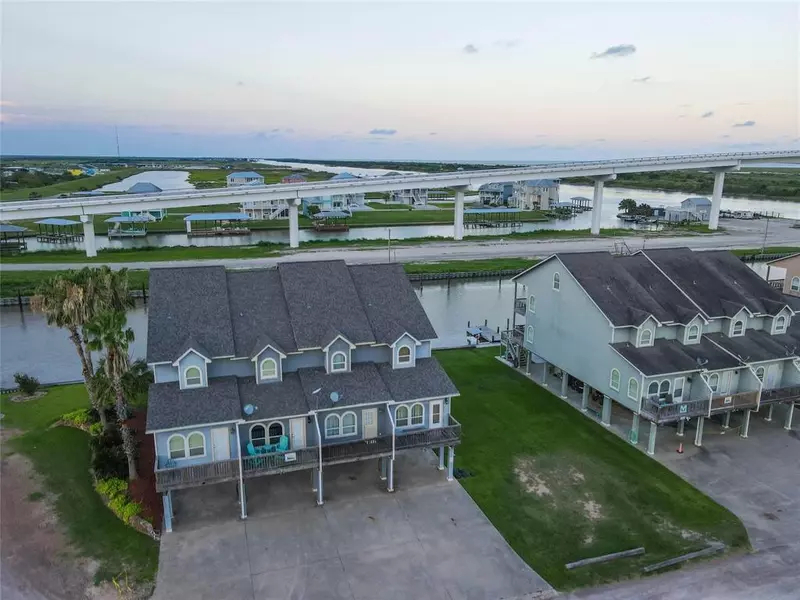 133 Boat Slip RD, Matagorda, TX 77457