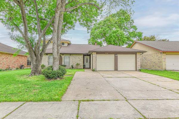 2146 Pilgrims Point DR, Friendswood, TX 77546