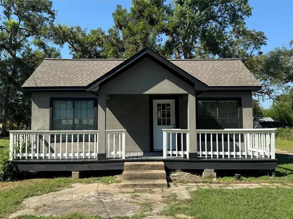 136 Dodge ST, Clute, TX 77531