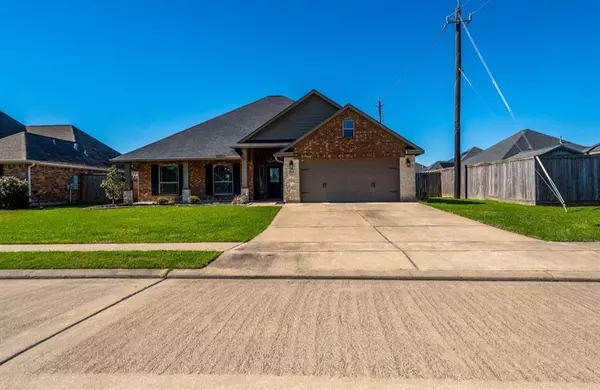 114 Cinnamon Ln LN, Lake Jackson, TX 77566