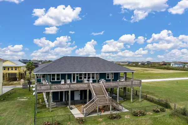 172 Ocean View DR, Crystal Beach, TX 77650