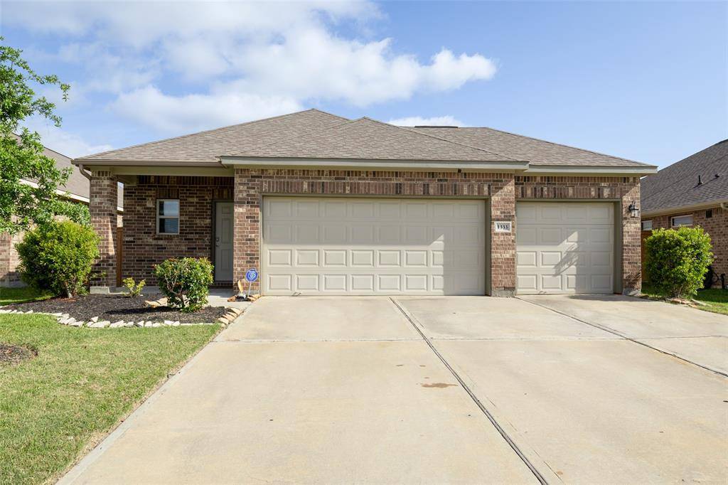 1333 Red Hills DR, Rosharon, TX 77583