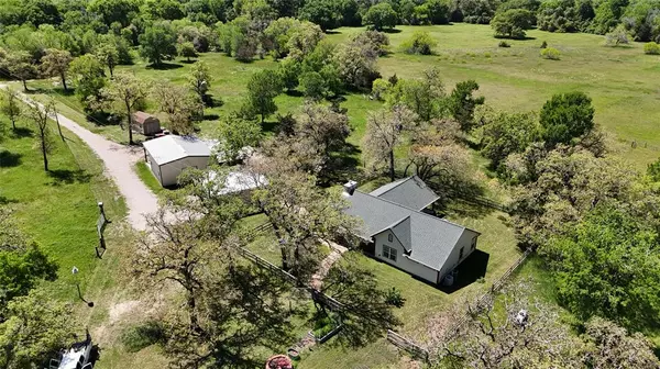 10202 Roy RD,  Flatonia,  TX 78941