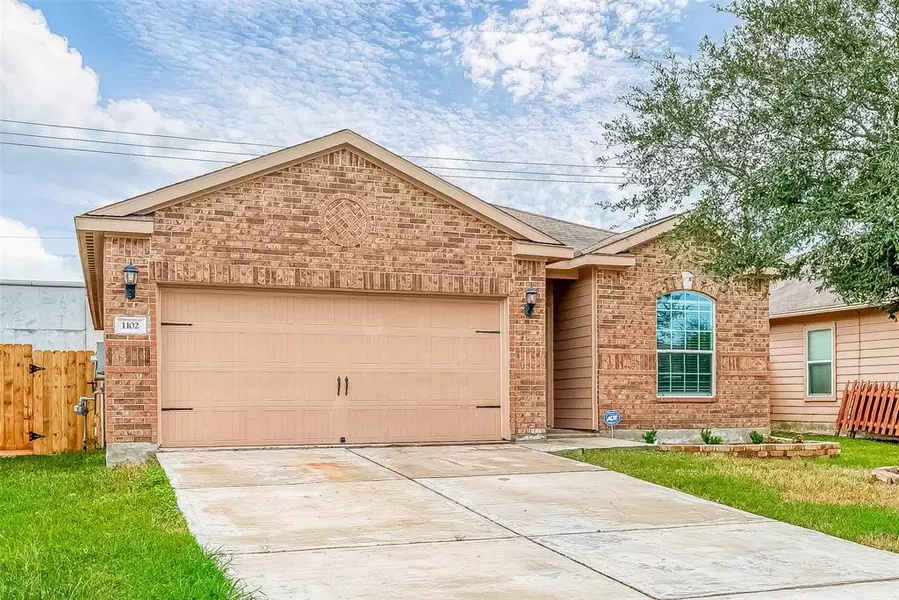 1102 Rose Meadow BLVD, Baytown, TX 77521