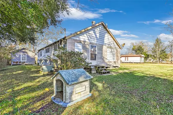 404 Prairie ST, Highlands, TX 77562