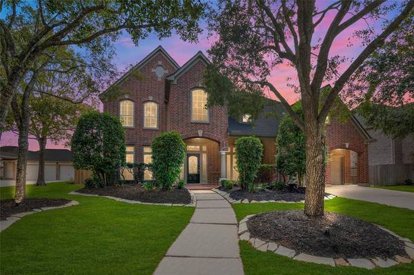 3334 Duke LN, Friendswood, TX 77546