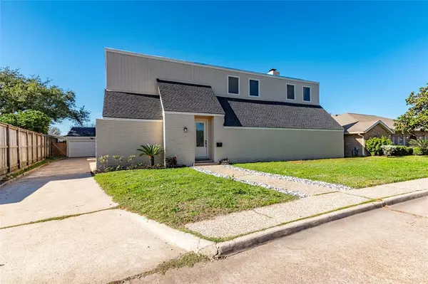 5 Park LN, Galveston, TX 77551