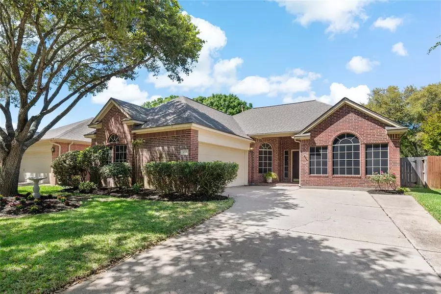 4515 Silverlake DR, Sugar Land, TX 77479