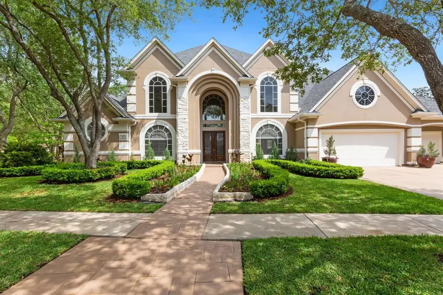 8 Camden CT, Sugar Land, TX 77479