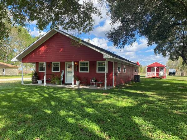 239 Duckett ST, El Campo, TX 77437