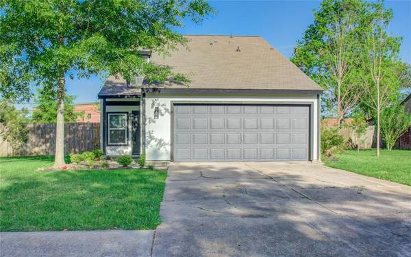 445 E Castle Harbour DR, Friendswood, TX 77546