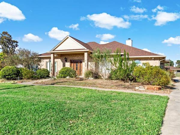 485 W Cattle DR, Onalaska, TX 77360