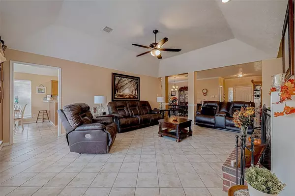 Highlands, TX 77562,307 S Hampton CT