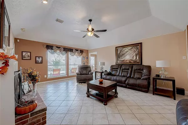 Highlands, TX 77562,307 S Hampton CT