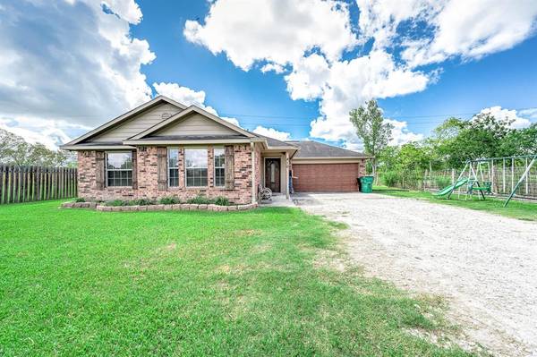 410 Rice AVE, Arcola, TX 77583