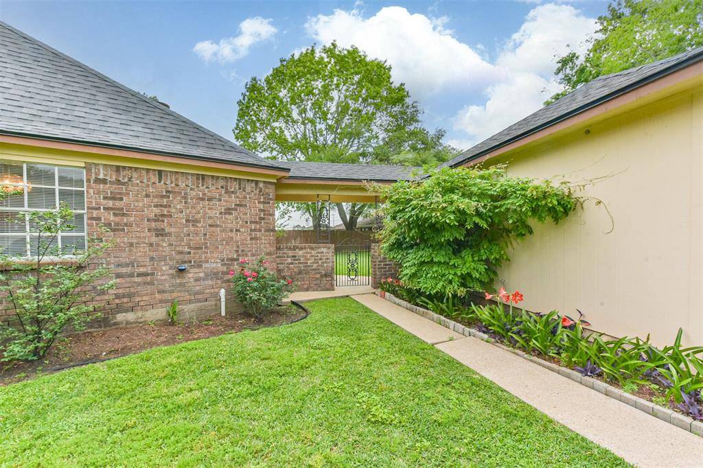 Houston, TX 77070,13107 Mills River ST